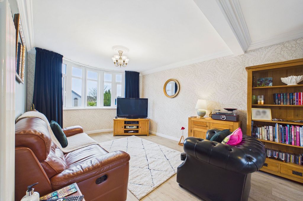 Property photo 2 of 32