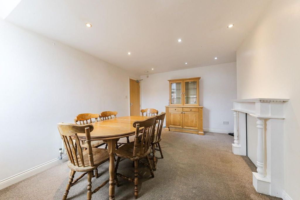Property photo 2 of 16 Dining Room