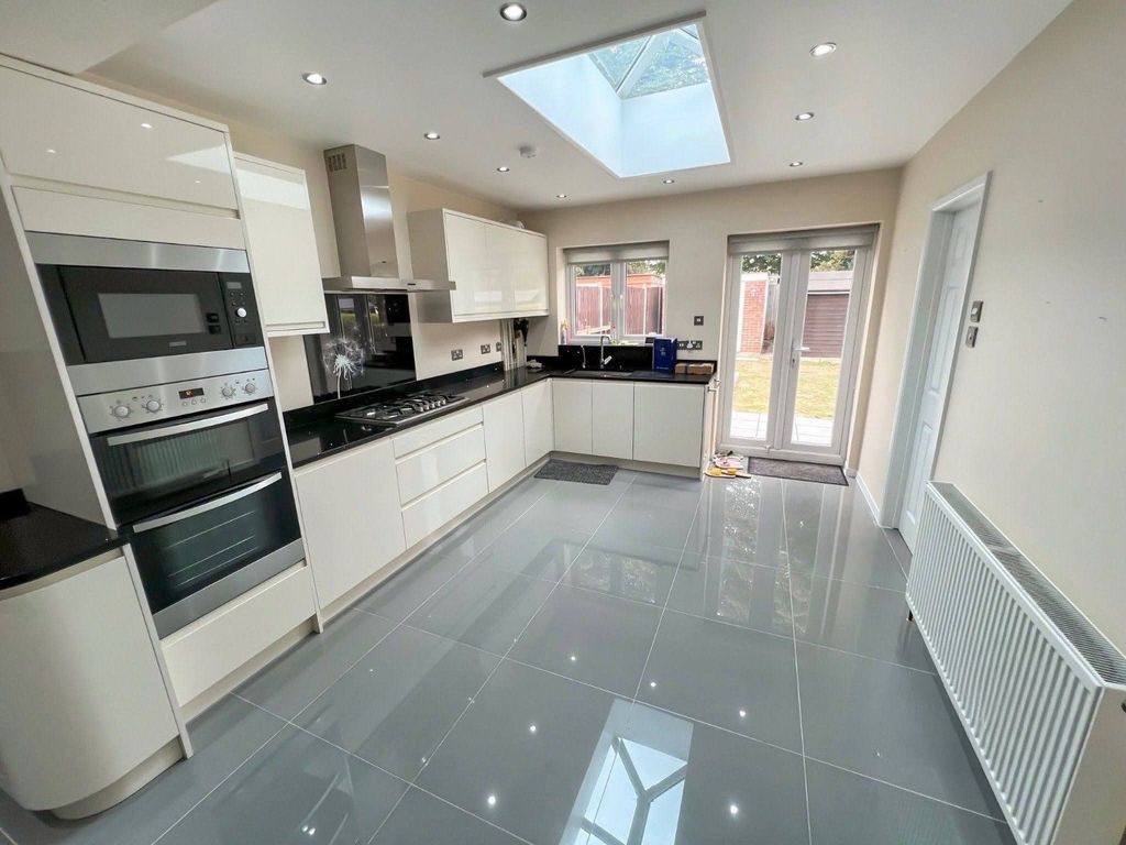 Property photo 2 of 11
