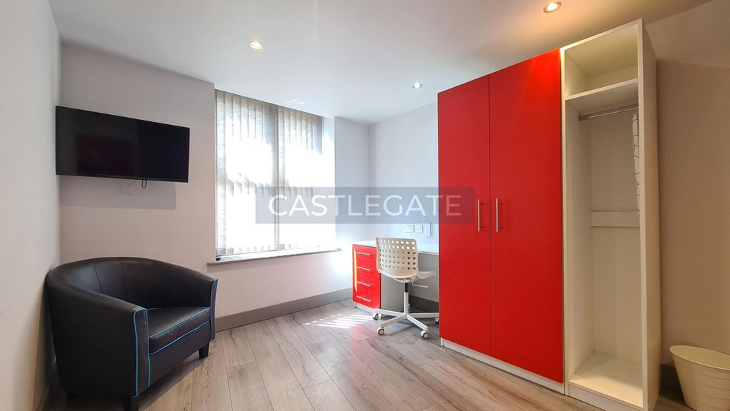 Property photo 2 of 7 Dundas Works Flat 10 Room 2 (3)