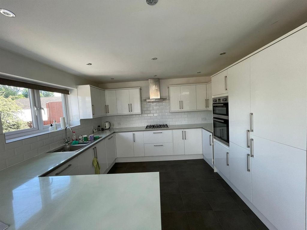 Property photo 3 of 12 Kitchen.Jpg