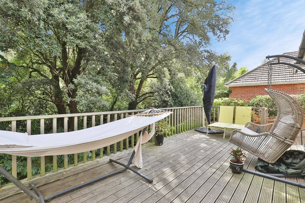 Property photo 2 of 17 Photo