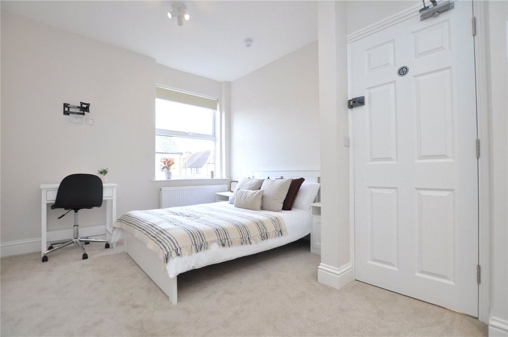 Property photo 3 of 6 Picture No. 12