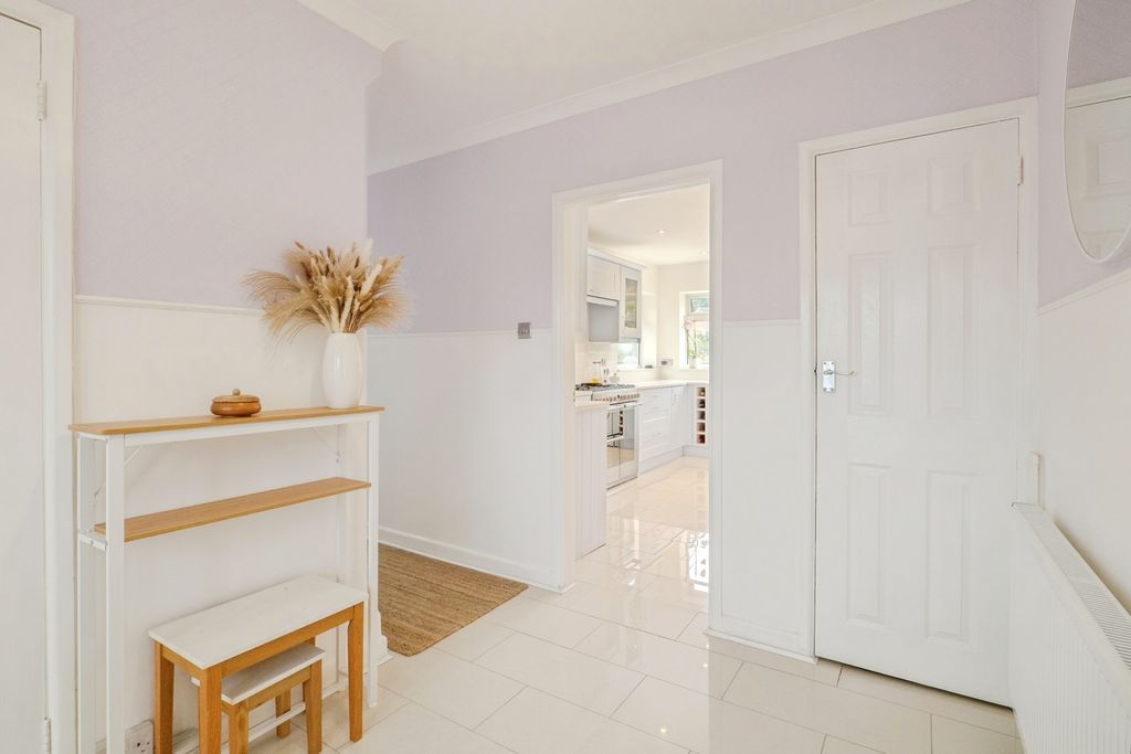 Property photo 2 of 20 Entrance Hall