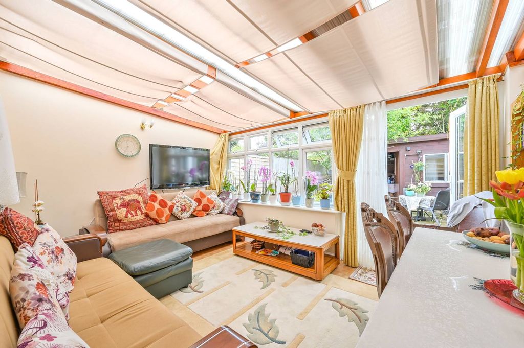 Property photo 3 of 13