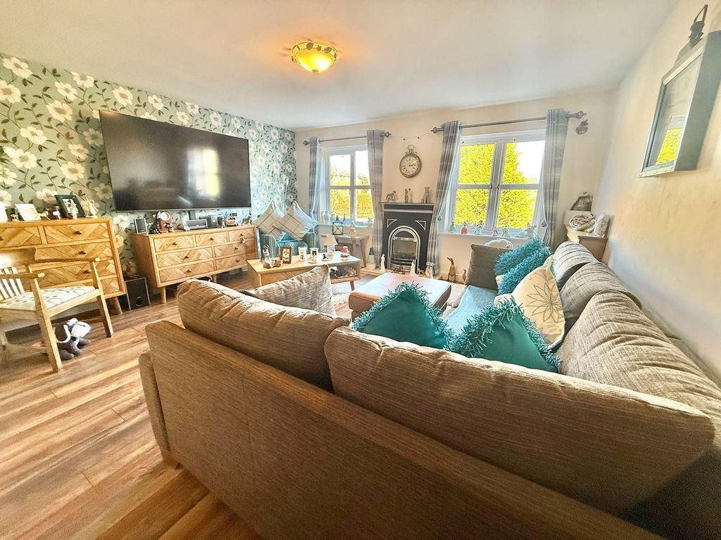 Property photo 2 of 31