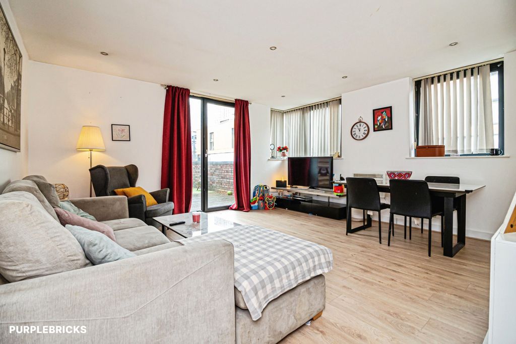 Property photo 2 of 18