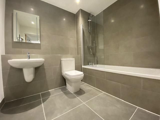 Property photo 3 of 11 Bathroom