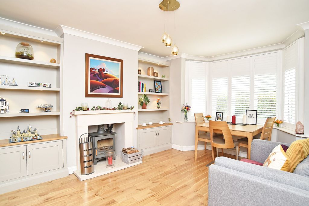 Property photo 2 of 32