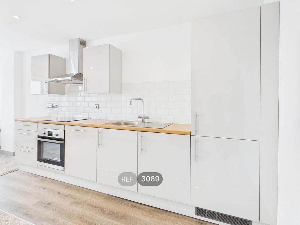 Property photo 3 of 16 Kitchen / Living Area