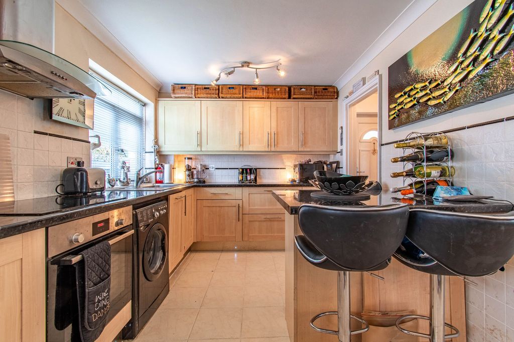 Property photo 2 of 11