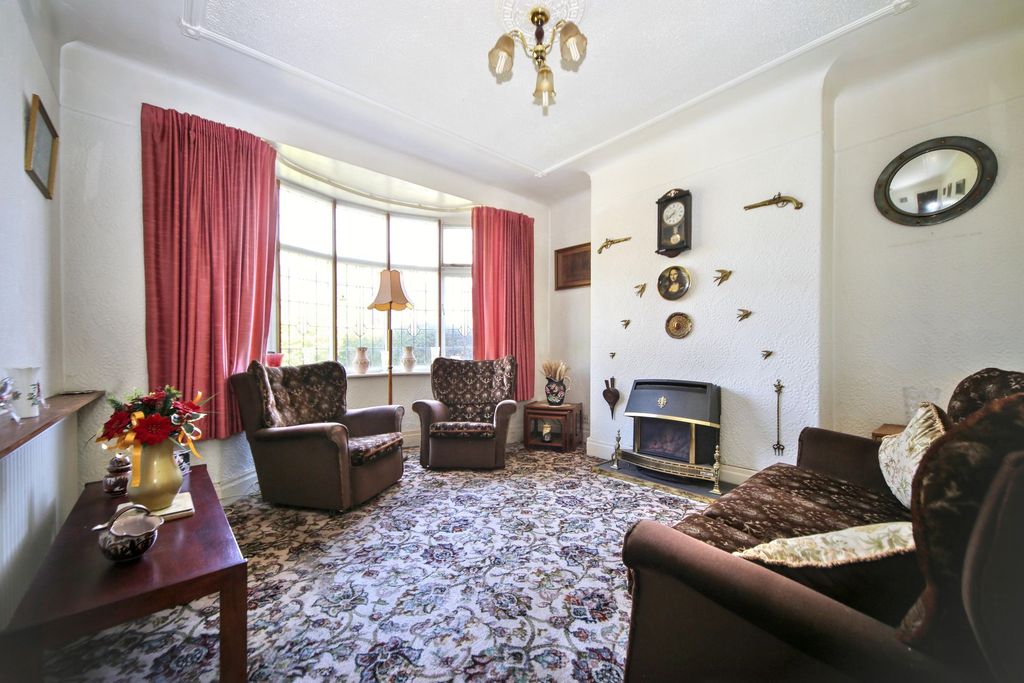 Property photo 2 of 25