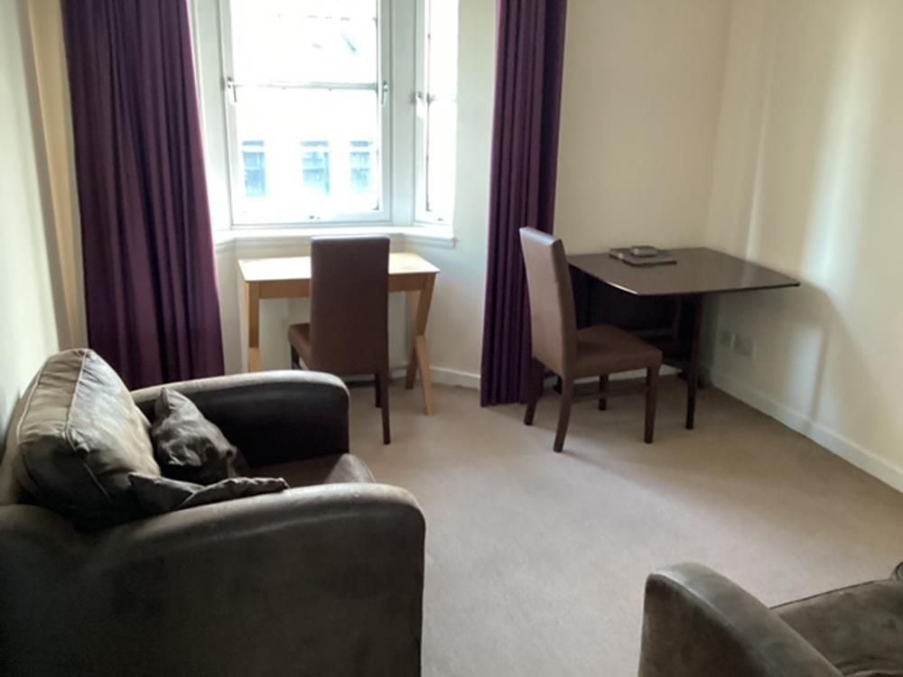 Property photo 2 of 8 Lounge