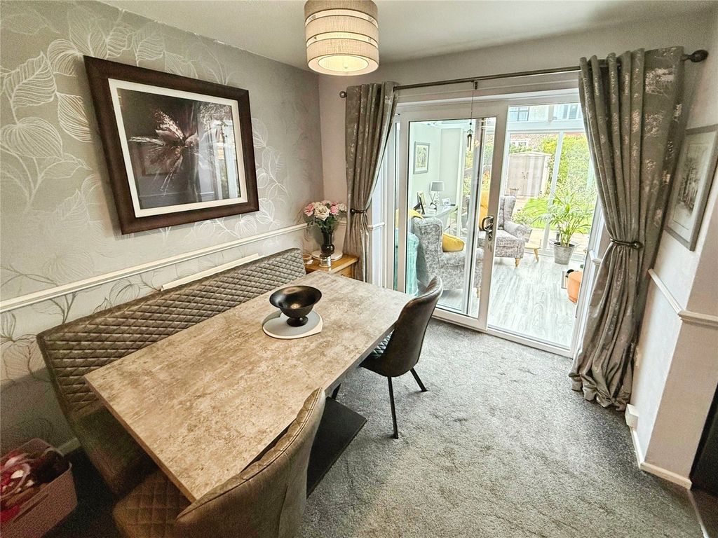 Property photo 3 of 11 Dining Area