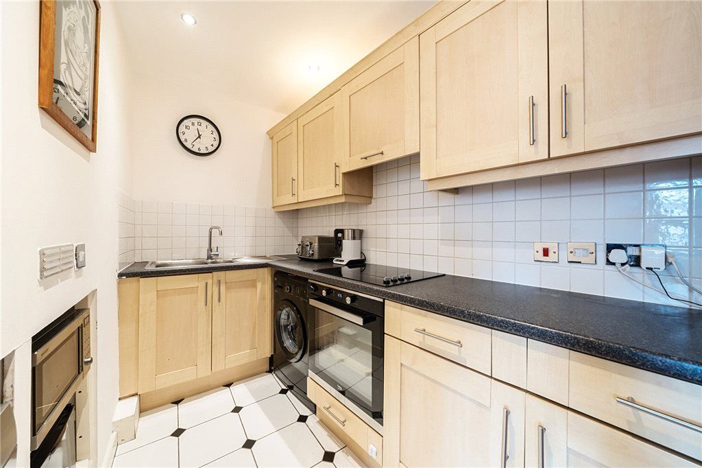 Property photo 3 of 19 Kitchen