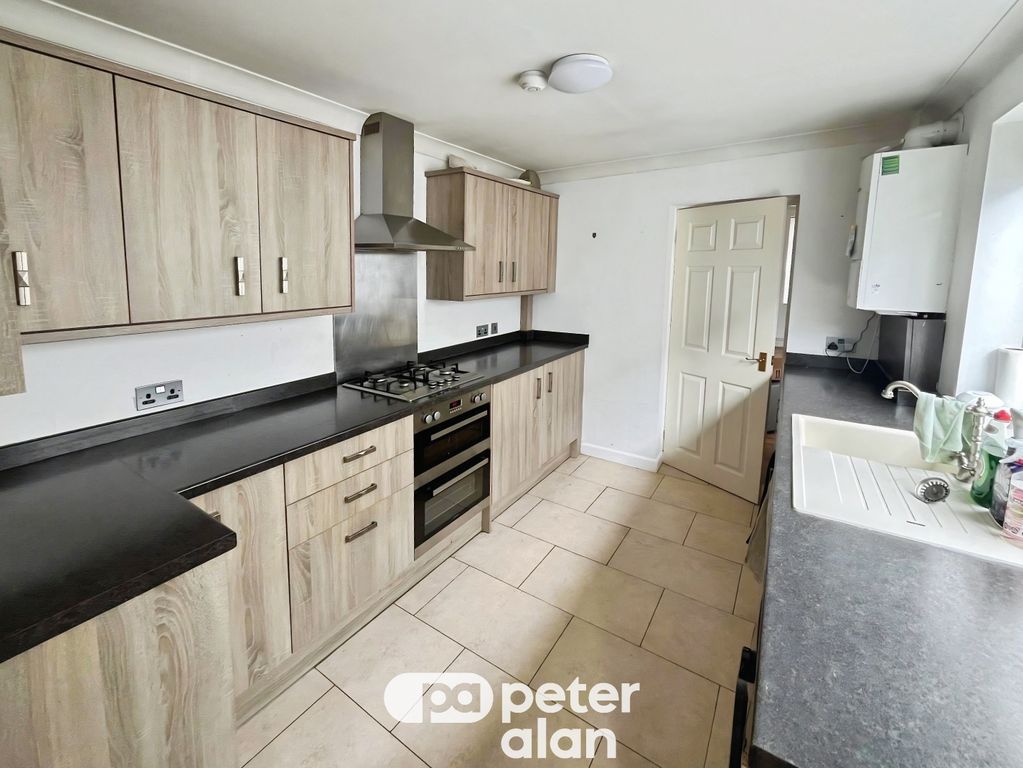 Property photo 2 of 7 Kitchen