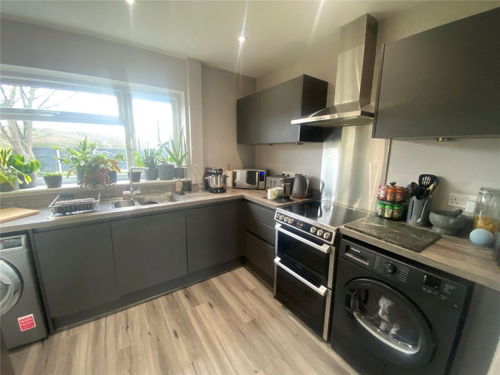 Property photo 2 of 14 Kitchen