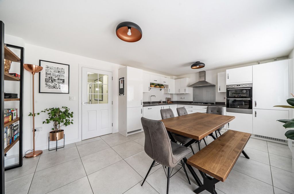 Property photo 3 of 25 1458116-26-6A22Be...