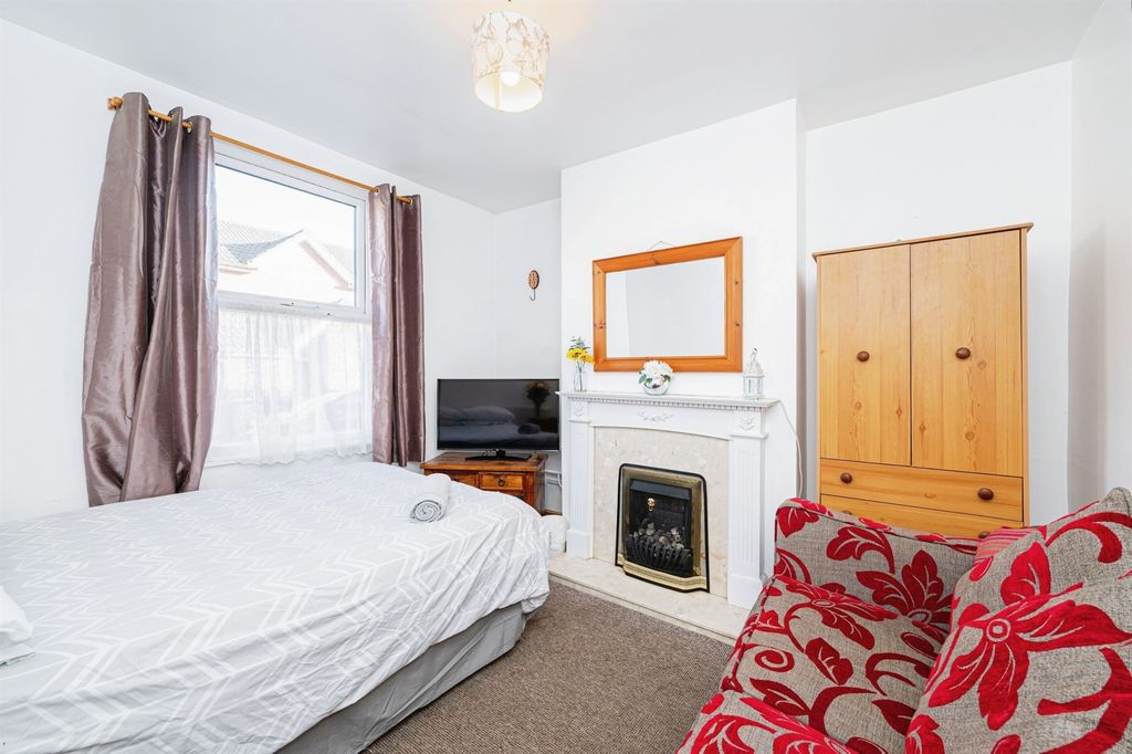Property photo 2 of 17