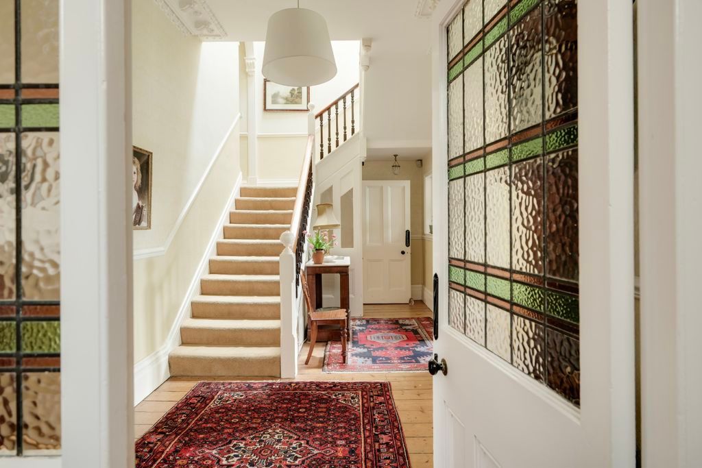 Property photo 3 of 20 Hall