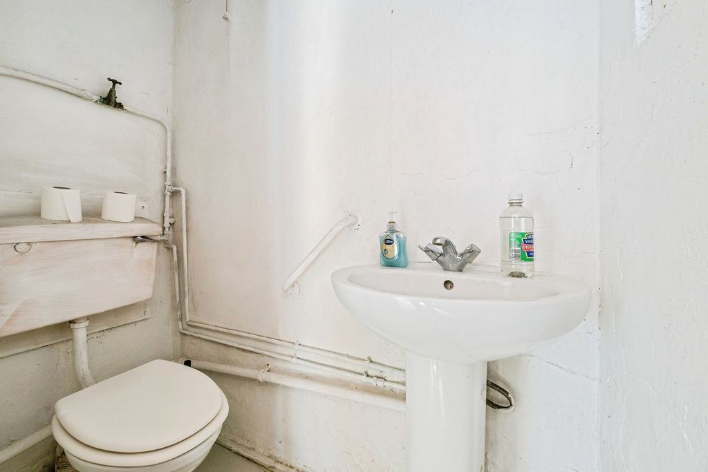 Property photo 3 of 19 Pbox-Img.Jpg