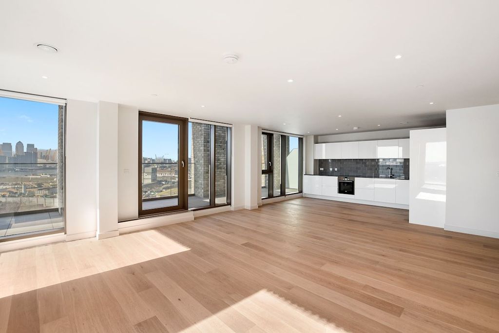 Property photo 2 of 44 Main (Thumbnail)