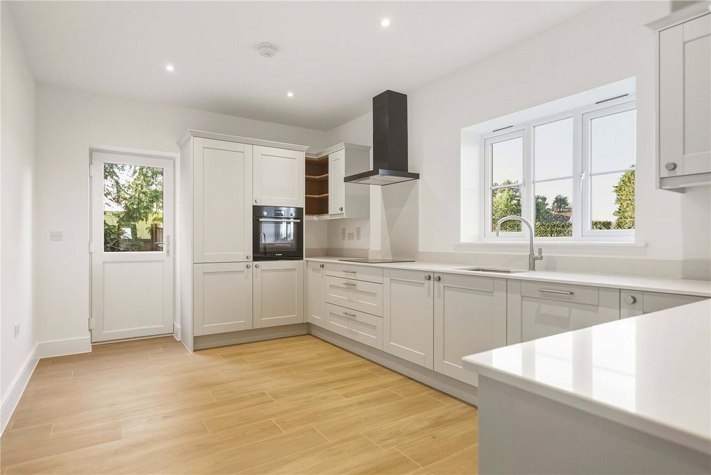 Property photo 2 of 17 Picture No. 10