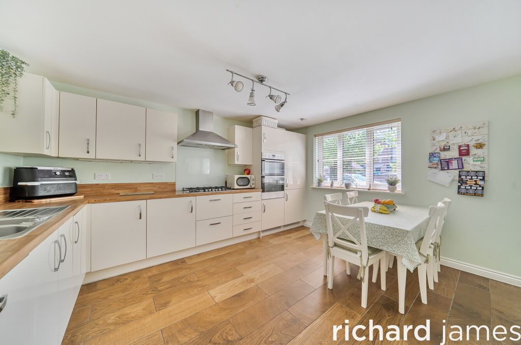 Property photo 2 of 12 8579c10c1E744B4A93957Ed4dc2d38c5