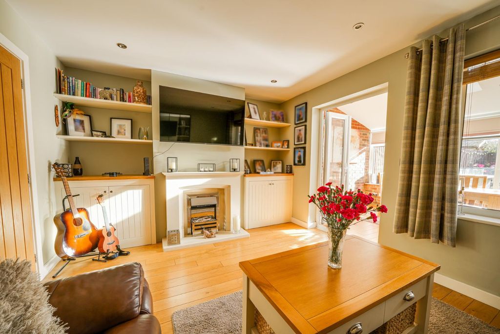 Property photo 2 of 22