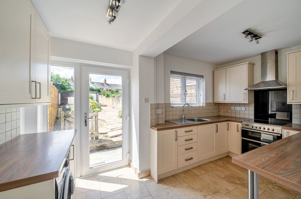 Property photo 2 of 15 1472346-10-6A26c4...