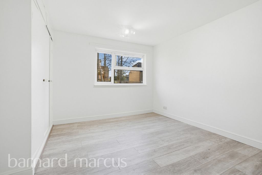 Property photo 3 of 8 Bedroom 1