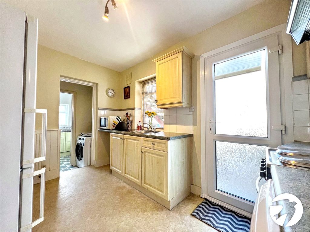 Property photo 3 of 9 Kitchen