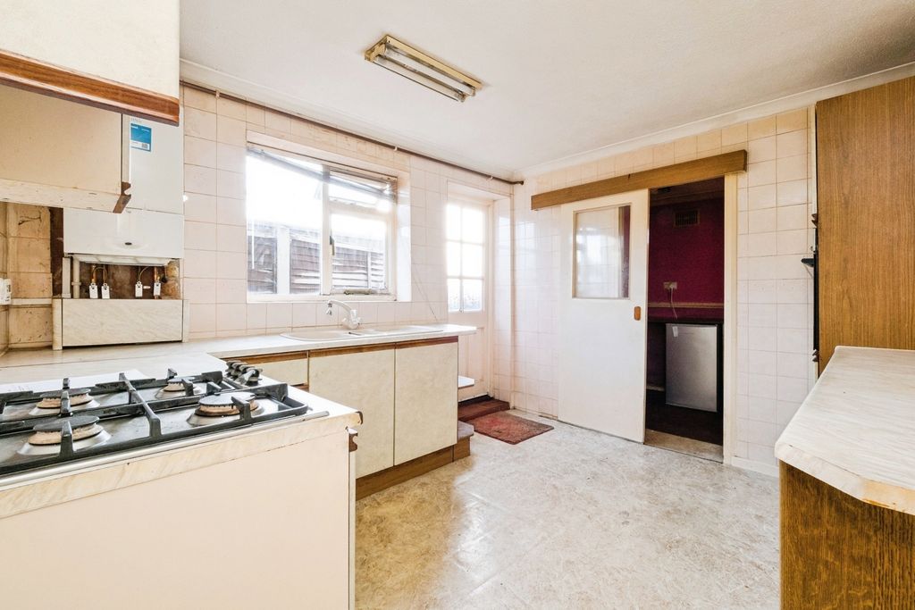 Additional image 5 of 2 bed maisonette for saleFyfield Road, Rainham RM13