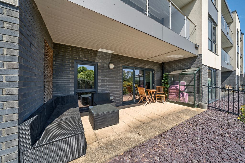 Property photo 2 of 24 .