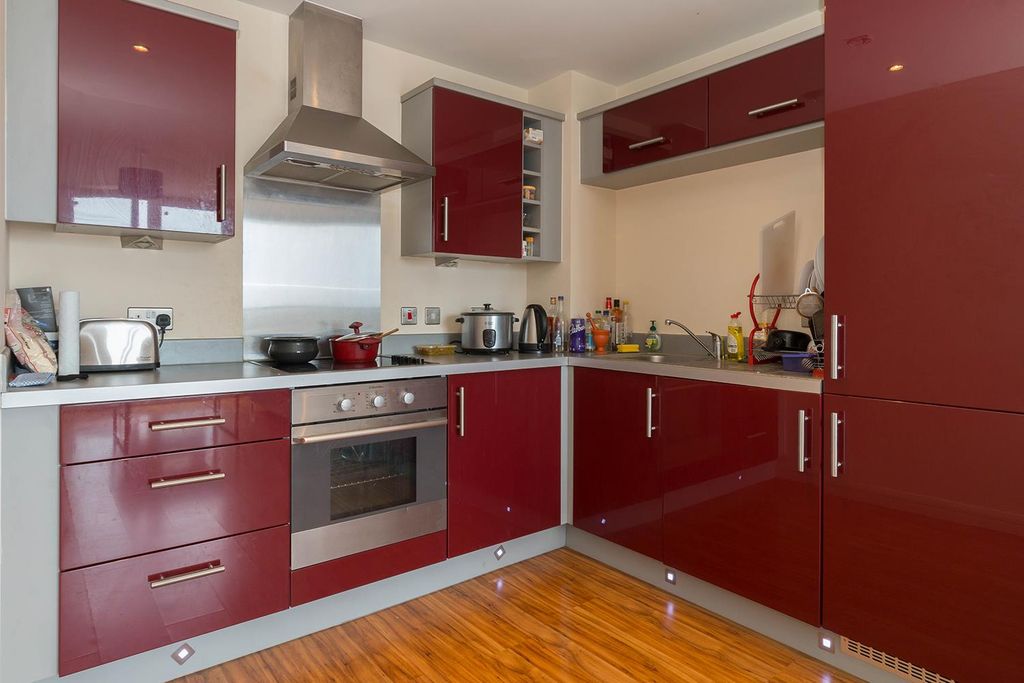 Property photo 3 of 7 Kitchen