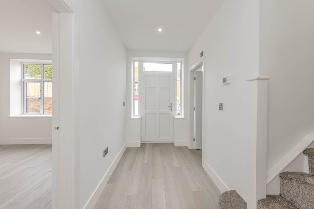 Property photo 2 of 37