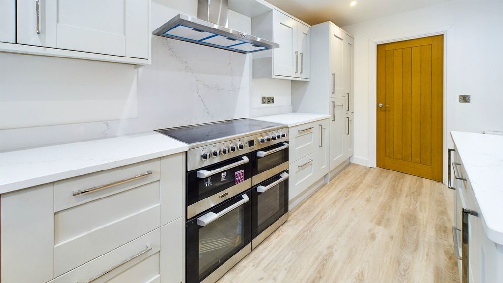 Property photo 3 of 51 3845027