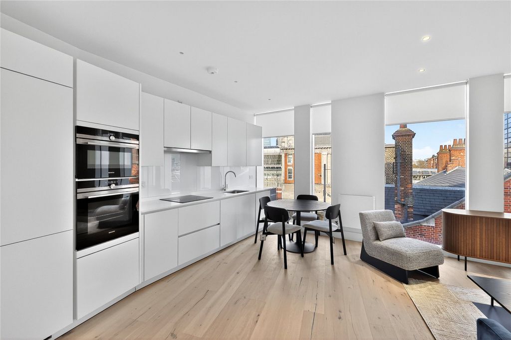 Property photo 3 of 20 Reception/Kitchen