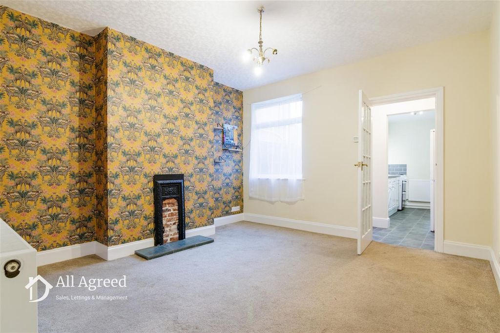 Property photo 3 of 12 Dining Room