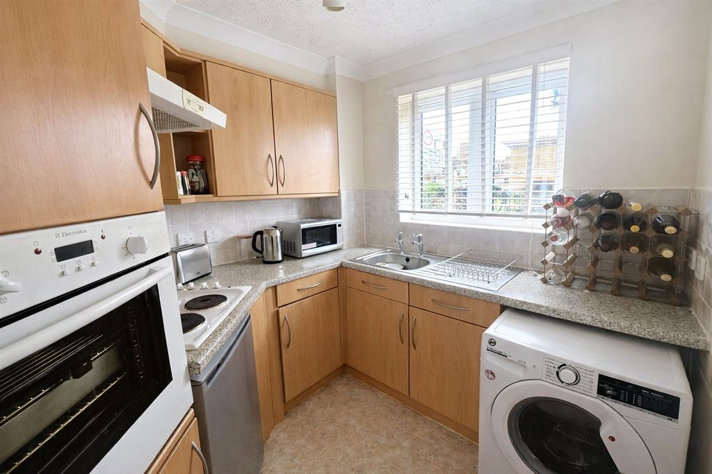 Property photo 3 of 8 Picture 3