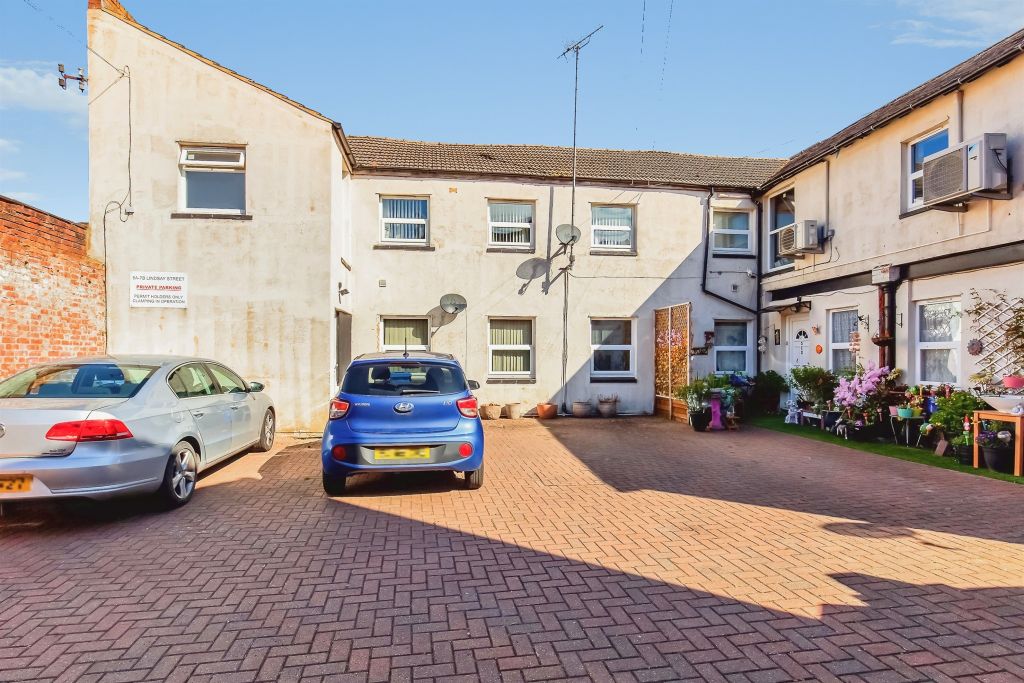 Property photo 1 of 12
