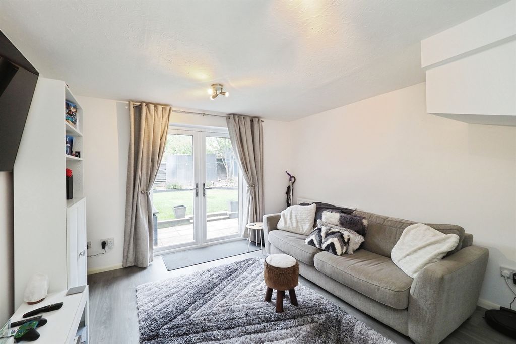Property photo 2 of 17