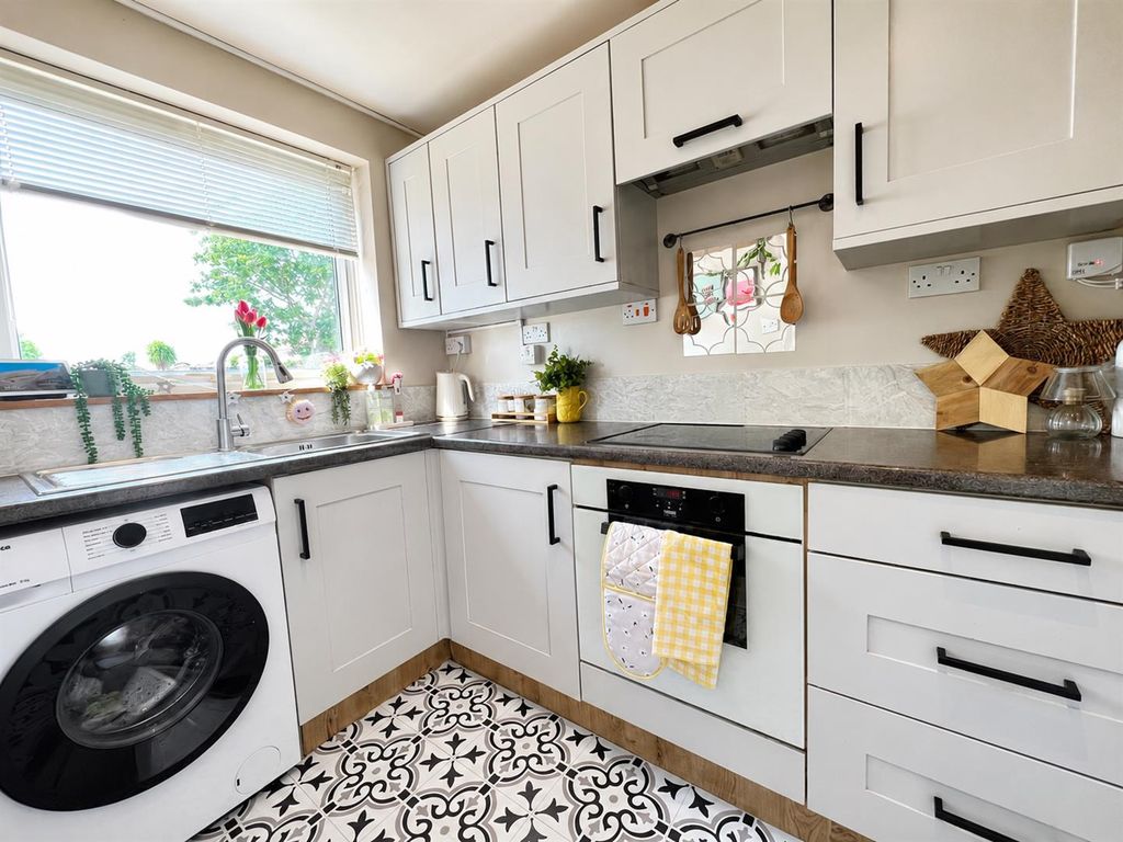 Property photo 2 of 17 Kitchen