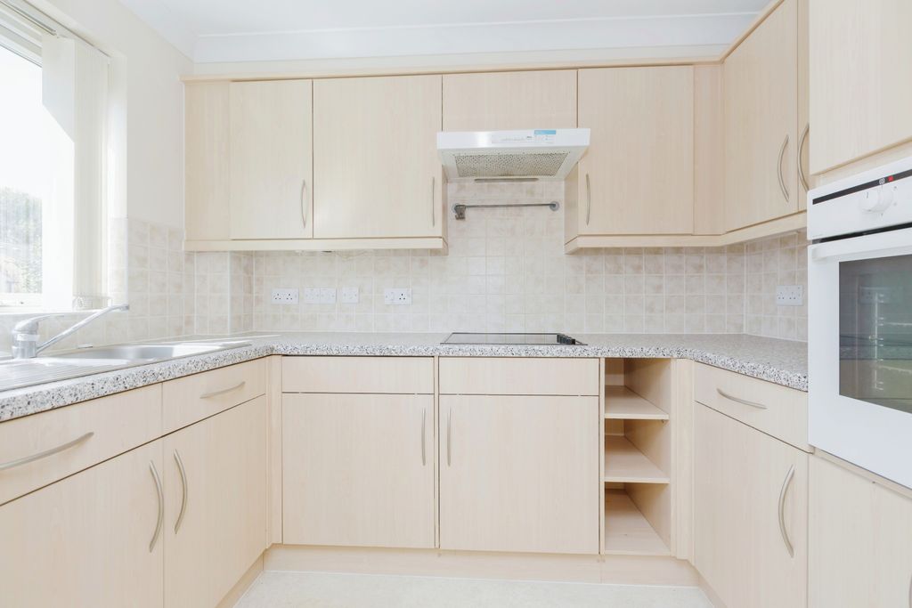 Property photo 3 of 12 Kitchen