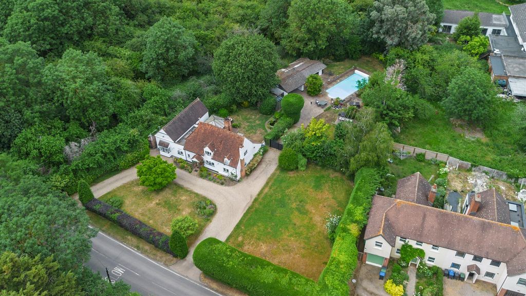 Property photo 3 of 39 Roydon-60.Jpg