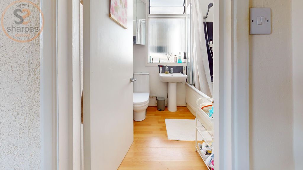 Property photo 3 of 7 59B-Robinson-Road-Bathroom