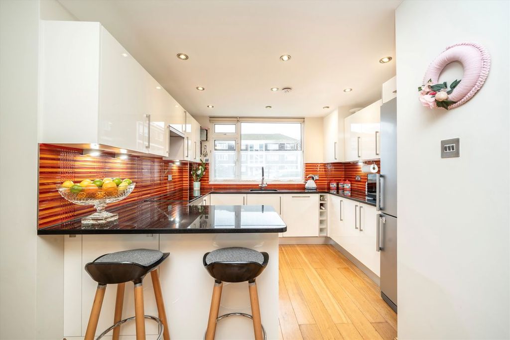 Property photo 3 of 6