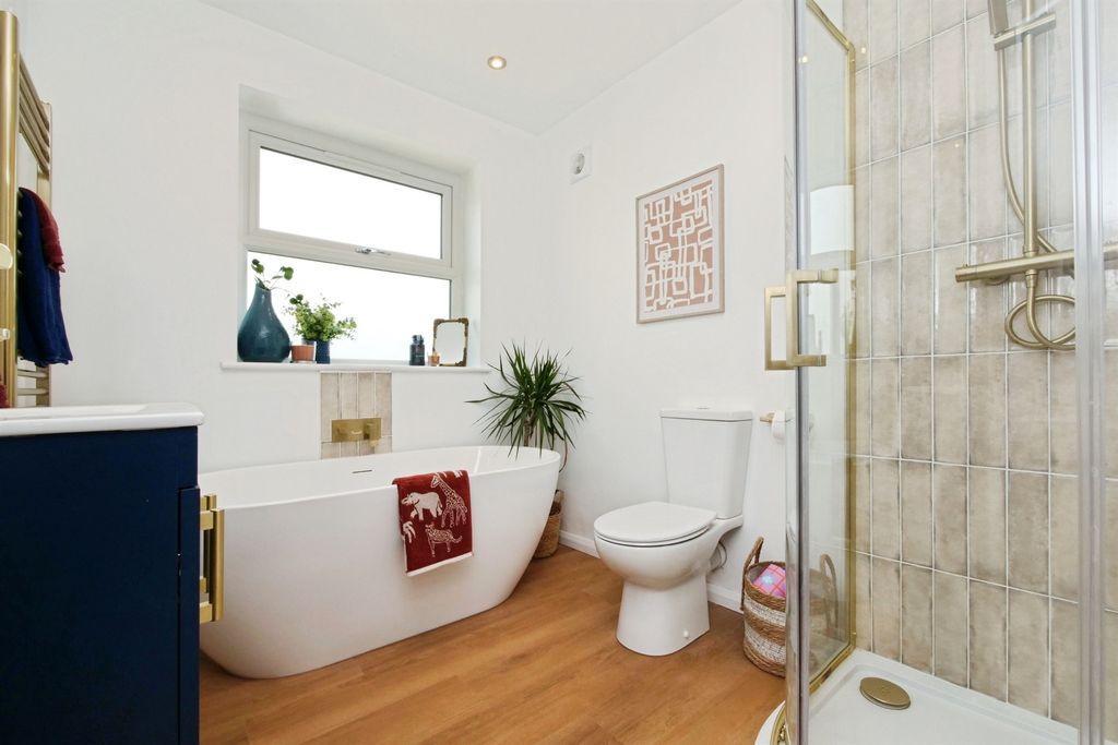 Property photo 3 of 20