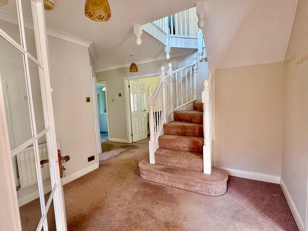 Property photo 3 of 30 Entrance Hall