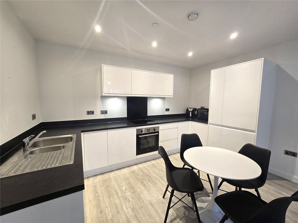 Property photo 3 of 10 Kitchen